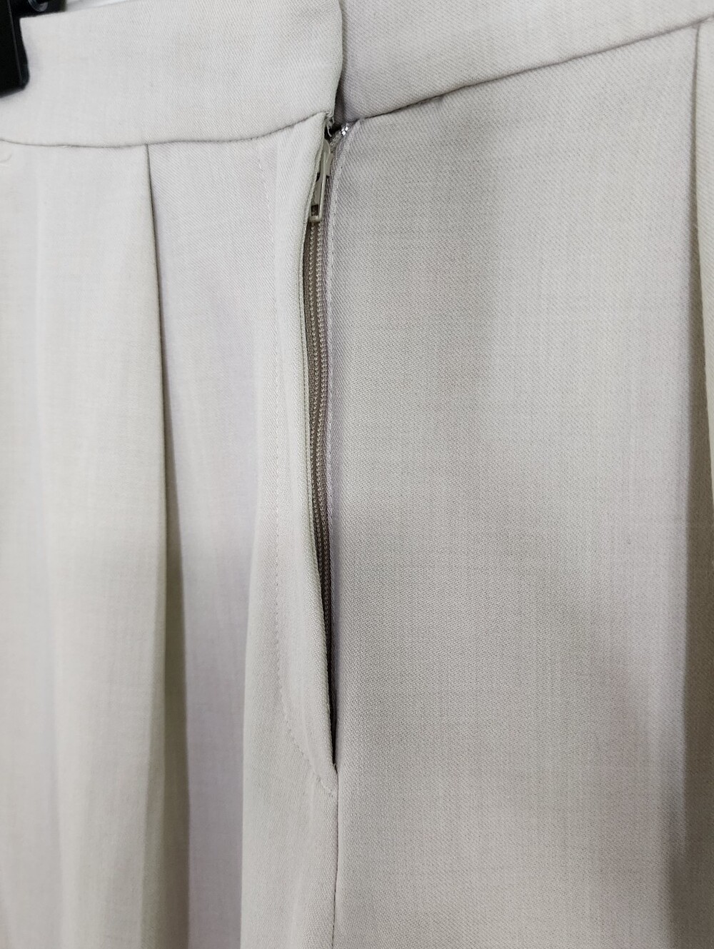 H&M Women's Cream Wide-Leg Pleated Front Trouser Pants Size 4 Business Casual - Picture 9 of 13